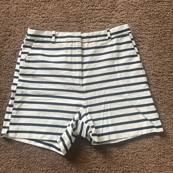 Zara Short - Picture 2 of 7